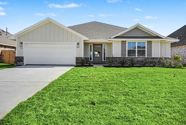 16 Keystone Court, Angleton, TX 77515