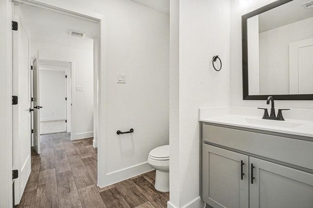 16 Keystone Court, Angleton, TX 77515