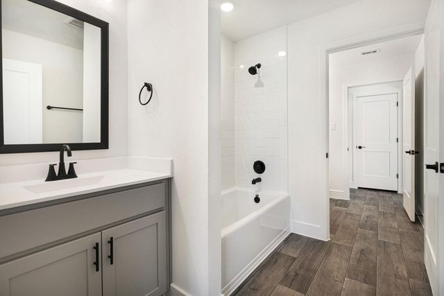 16 Keystone Court, Angleton, TX 77515