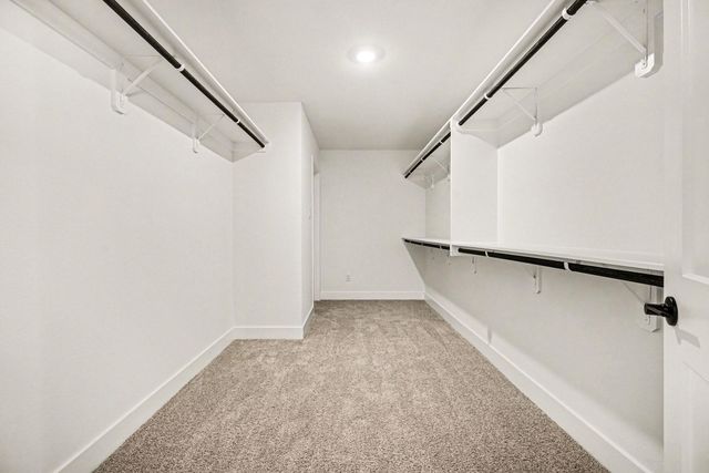 16 Keystone Court, Angleton, TX 77515