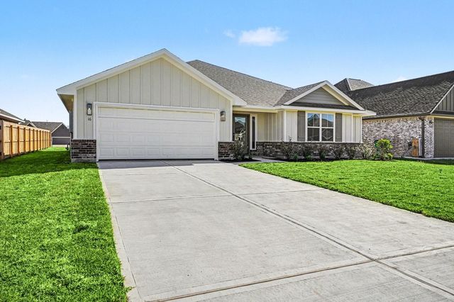 16 Keystone Court, Angleton, TX 77515