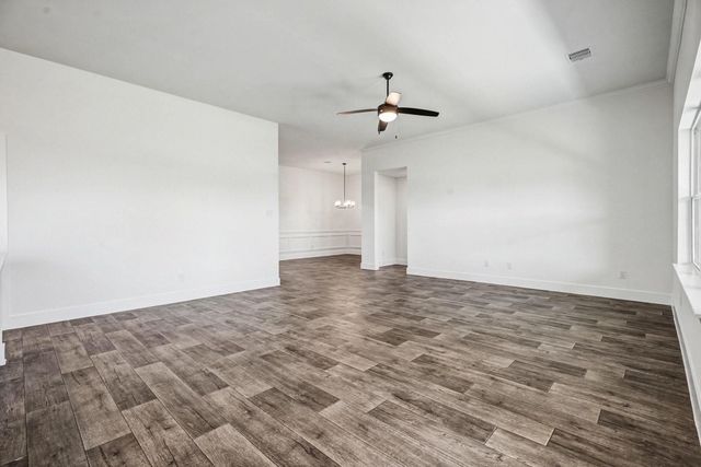 16 Keystone Court, Angleton, TX 77515