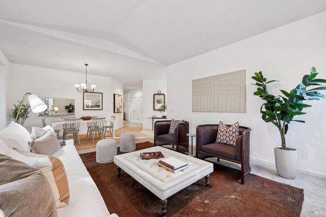 614 Deerfield Ln, Petaluma, CA 94952