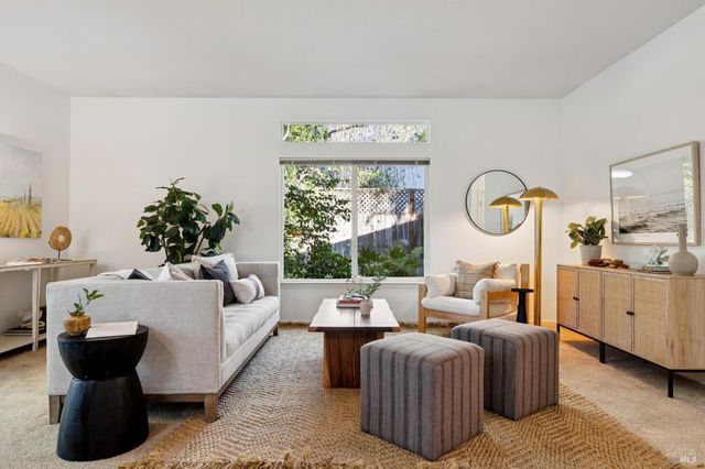 614 Deerfield Ln, Petaluma, CA 94952