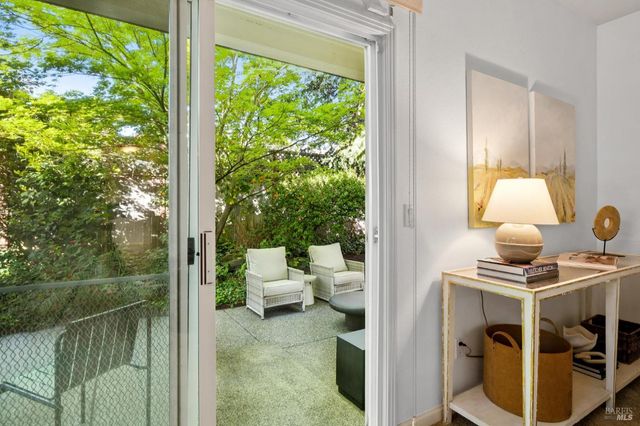 614 Deerfield Ln, Petaluma, CA 94952