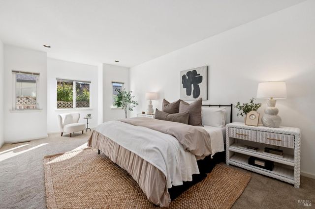 614 Deerfield Ln, Petaluma, CA 94952