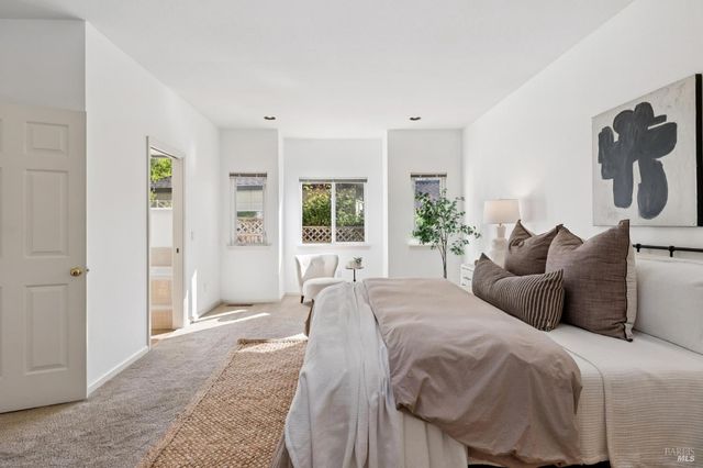 614 Deerfield Ln, Petaluma, CA 94952