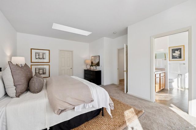 614 Deerfield Ln, Petaluma, CA 94952