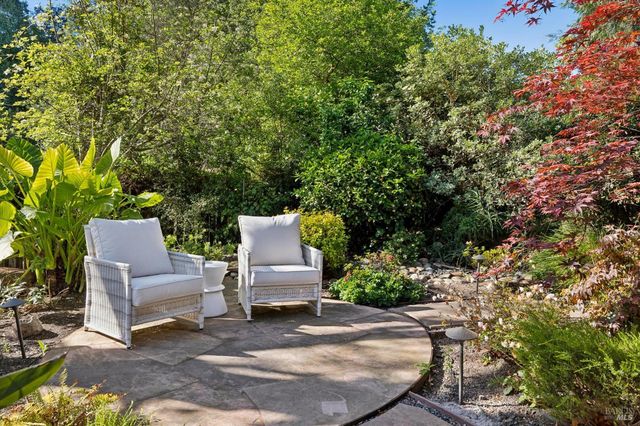 614 Deerfield Ln, Petaluma, CA 94952