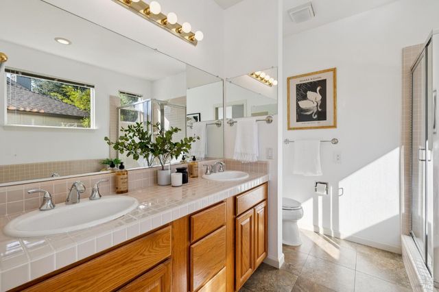 614 Deerfield Ln, Petaluma, CA 94952