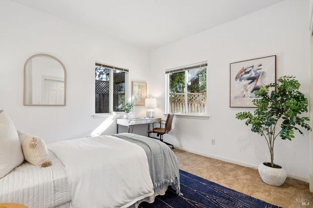 614 Deerfield Ln, Petaluma, CA 94952