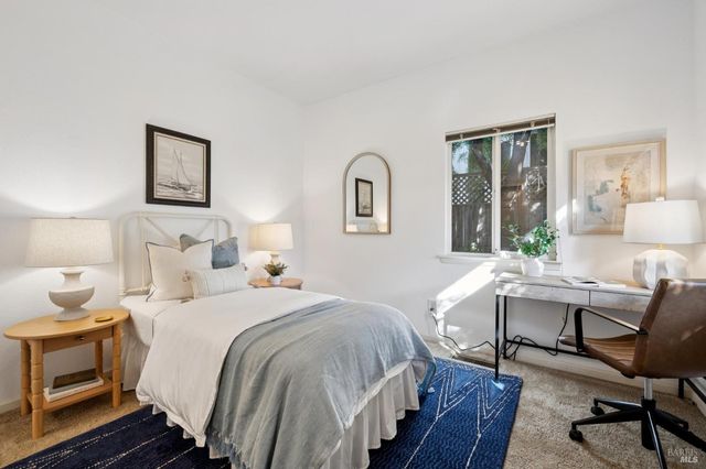 614 Deerfield Ln, Petaluma, CA 94952