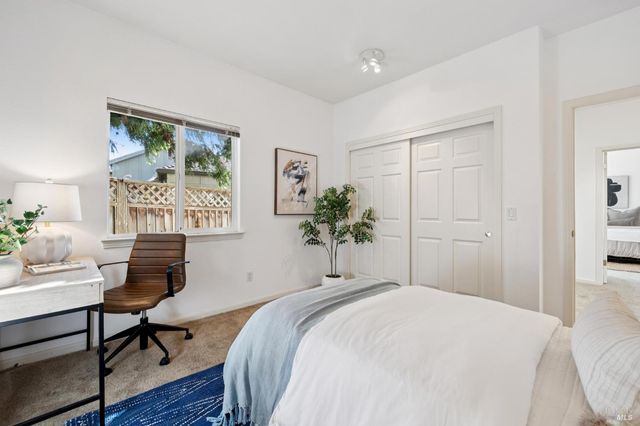 614 Deerfield Ln, Petaluma, CA 94952