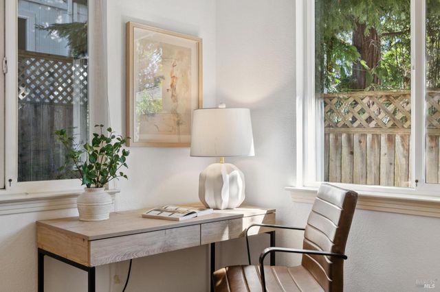 614 Deerfield Ln, Petaluma, CA 94952