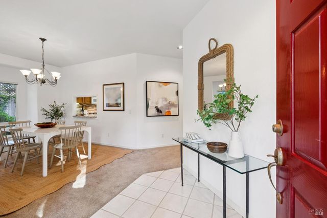 614 Deerfield Ln, Petaluma, CA 94952