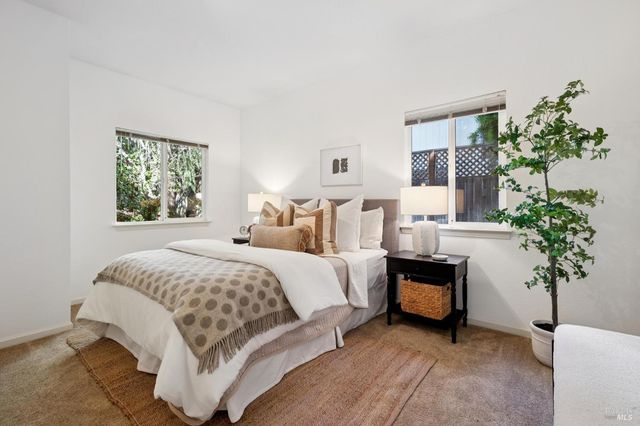 614 Deerfield Ln, Petaluma, CA 94952