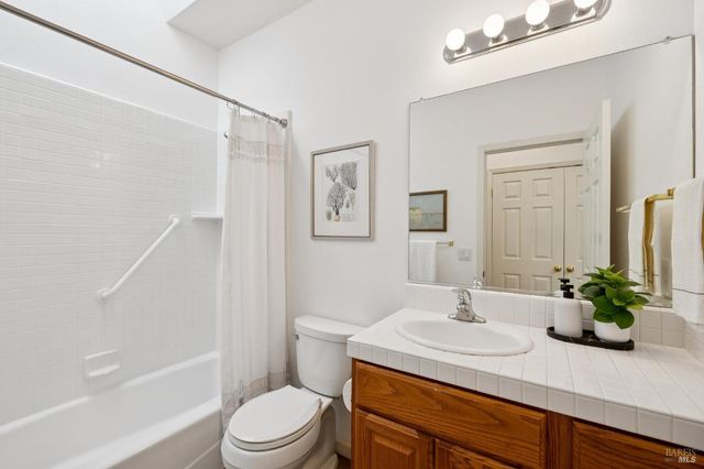 614 Deerfield Ln, Petaluma, CA 94952