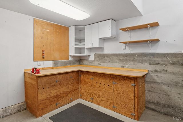 614 Deerfield Ln, Petaluma, CA 94952