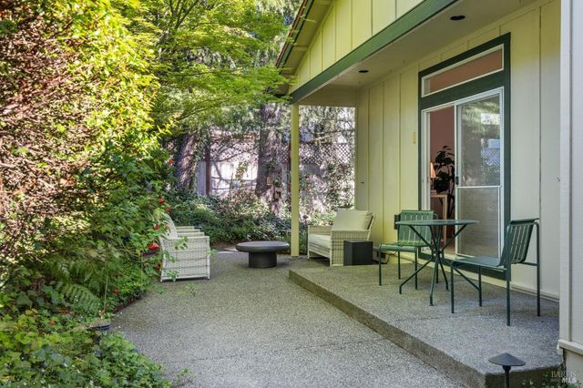 614 Deerfield Ln, Petaluma, CA 94952