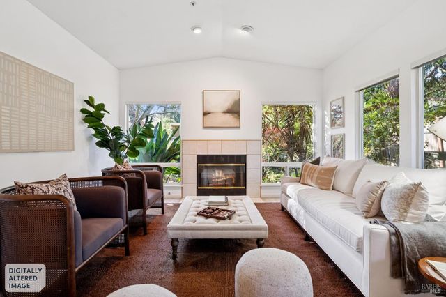 614 Deerfield Ln, Petaluma, CA 94952