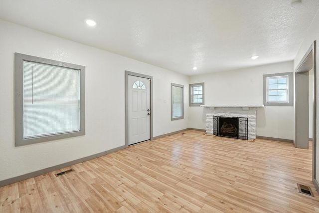 4142 Montgall Avenue, Kansas City, MO 64130