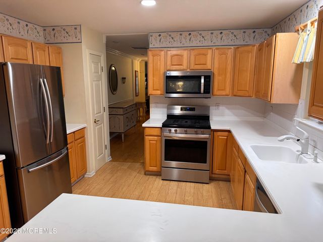 130 Skyline Drive, Lakewood, NJ 08701