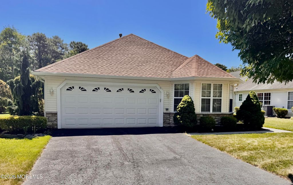 130 Skyline Drive, Lakewood, NJ 08701