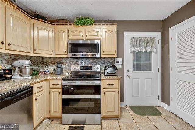 191 Henry Drive, Gray, GA 31032