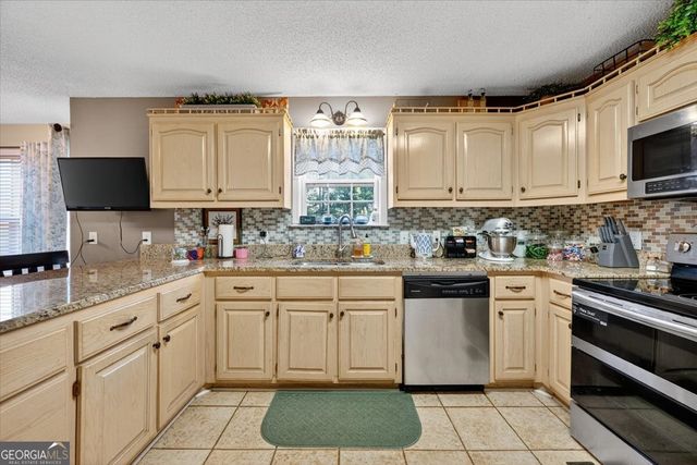 191 Henry Drive, Gray, GA 31032