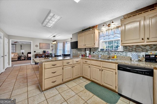 191 Henry Drive, Gray, GA 31032