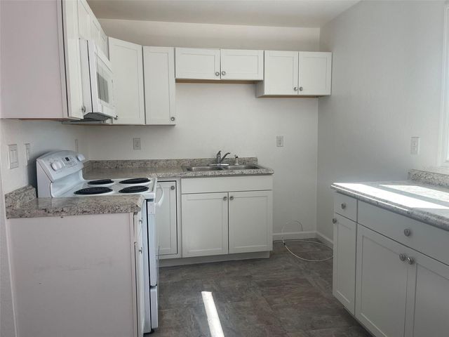 525 E HELEN AVENUE, Punta Gorda, FL 33950