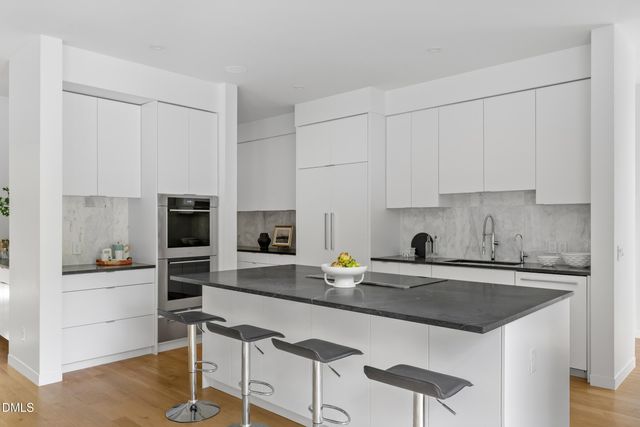 711 Berryhill Drive, Chapel Hill, NC 27516