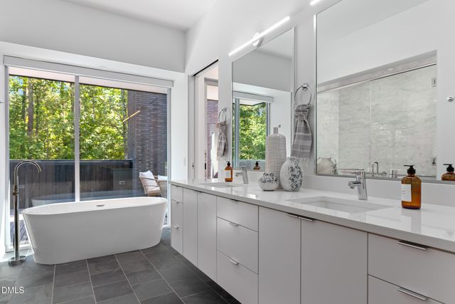 711 Berryhill Drive, Chapel Hill, NC 27516