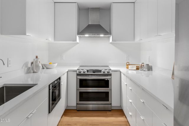 711 Berryhill Drive, Chapel Hill, NC 27516