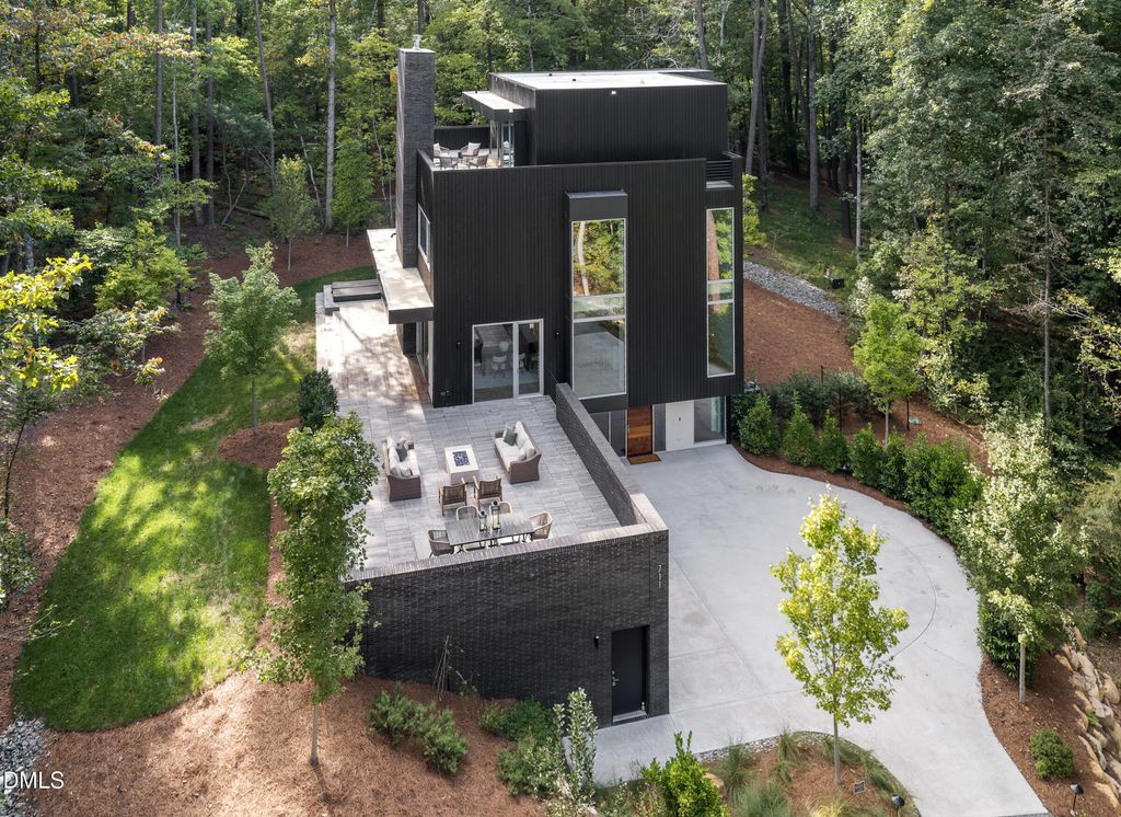 711 Berryhill Drive, Chapel Hill, NC 27516