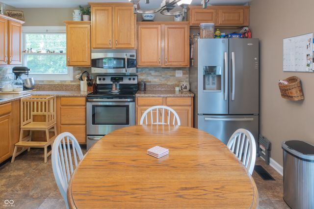 115 Brookside Drive, Whiteland, IN 46184