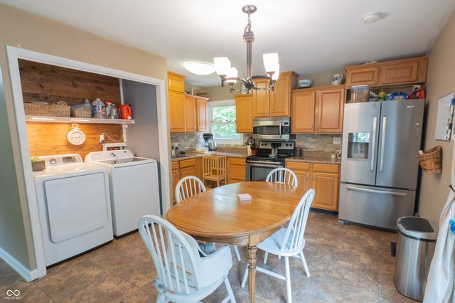 115 Brookside Drive, Whiteland, IN 46184
