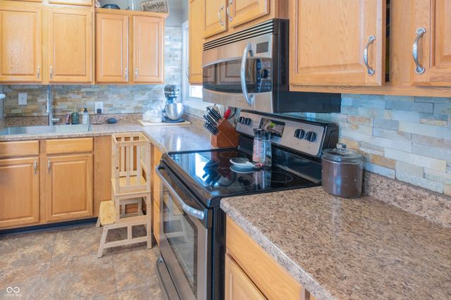 115 Brookside Drive, Whiteland, IN 46184