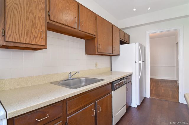35 Parkview Avenue 3E, Bronxville, NY 10708