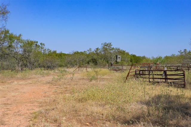 1033 Flying X RD, Spicewood, TX 78669