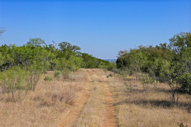 1033 Flying X RD, Spicewood, TX 78669