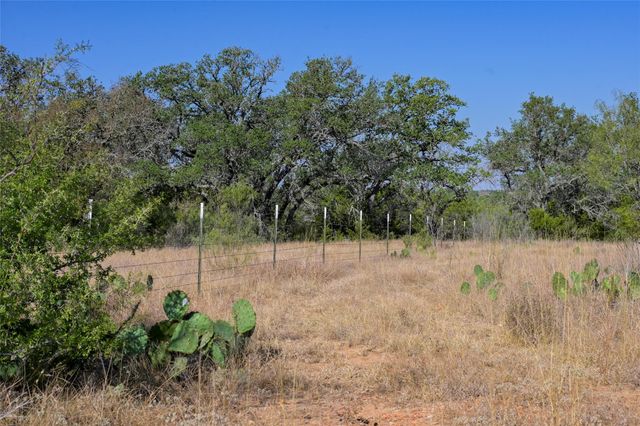 1033 Flying X RD, Spicewood, TX 78669