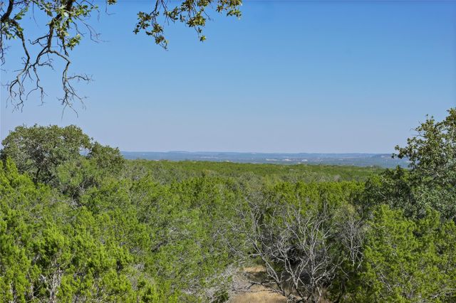1033 Flying X RD, Spicewood, TX 78669
