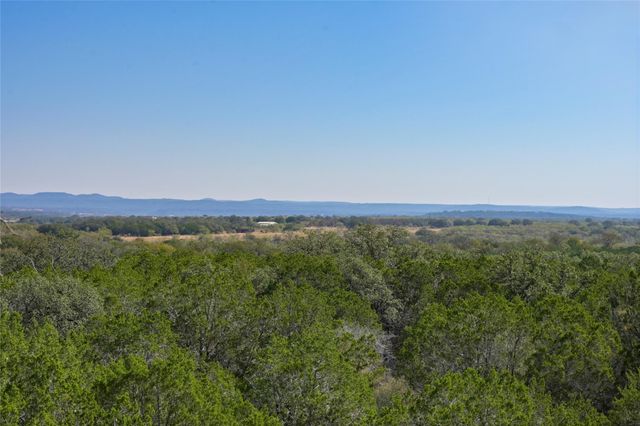 1033 Flying X RD, Spicewood, TX 78669