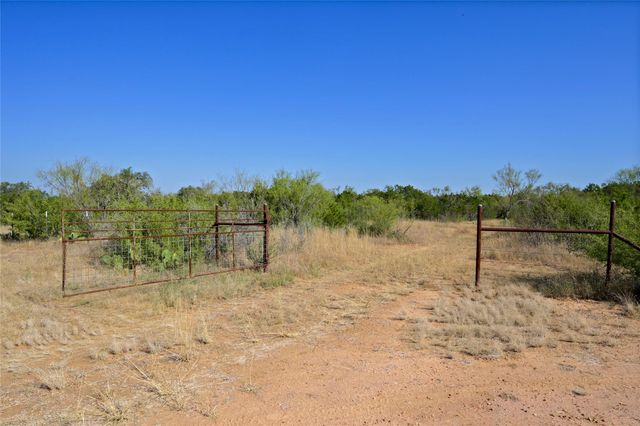 1033 Flying X RD, Spicewood, TX 78669