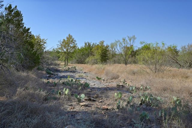 1033 Flying X RD, Spicewood, TX 78669