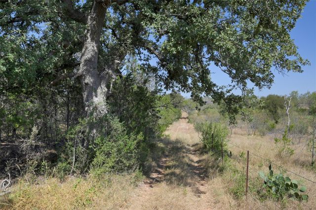 1033 Flying X RD, Spicewood, TX 78669