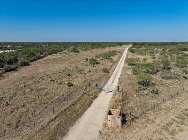 1033 Flying X RD, Spicewood, TX 78669