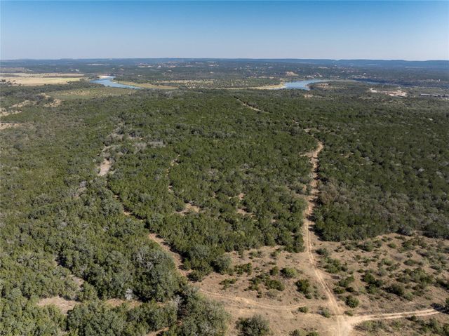 1033 Flying X RD, Spicewood, TX 78669