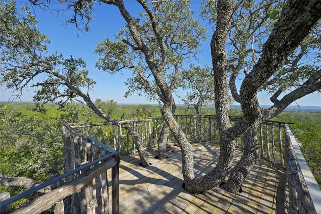 1033 Flying X RD, Spicewood, TX 78669